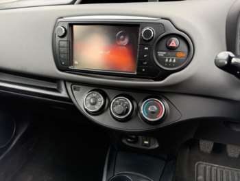 Used Toyota Yaris 2015 for sale - 75258587: Photo