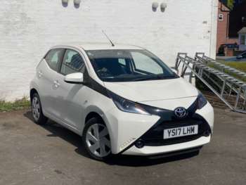 2017 (17) - 1.0 VVT-i x-play Hatchback 5dr Petrol Manual Euro 6 (68 ps)