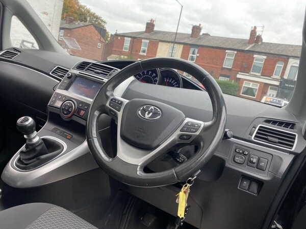 Used Toyota Verso 2015 for sale - 76312953: Photo 13