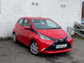 2016 (16) - 1.0 VVT-i x-play Hatchback 5dr Petrol Manual Euro 6 (68 ps)