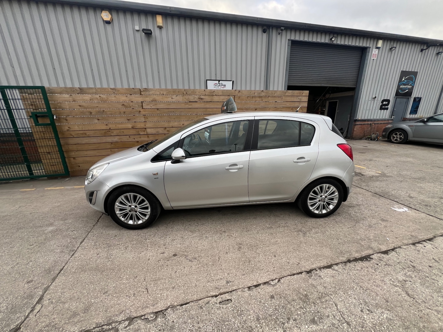 Used Vauxhall Corsa 2011 for sale - 77312748: Photo 3