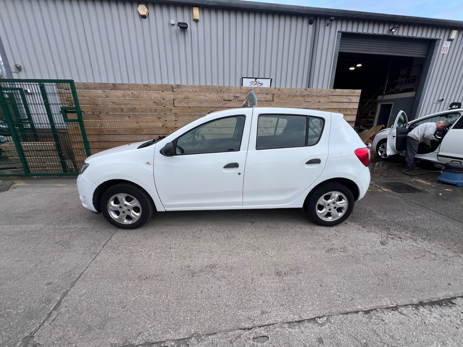 Used Dacia Sandero 2015 for sale - 77676413: Photo 3