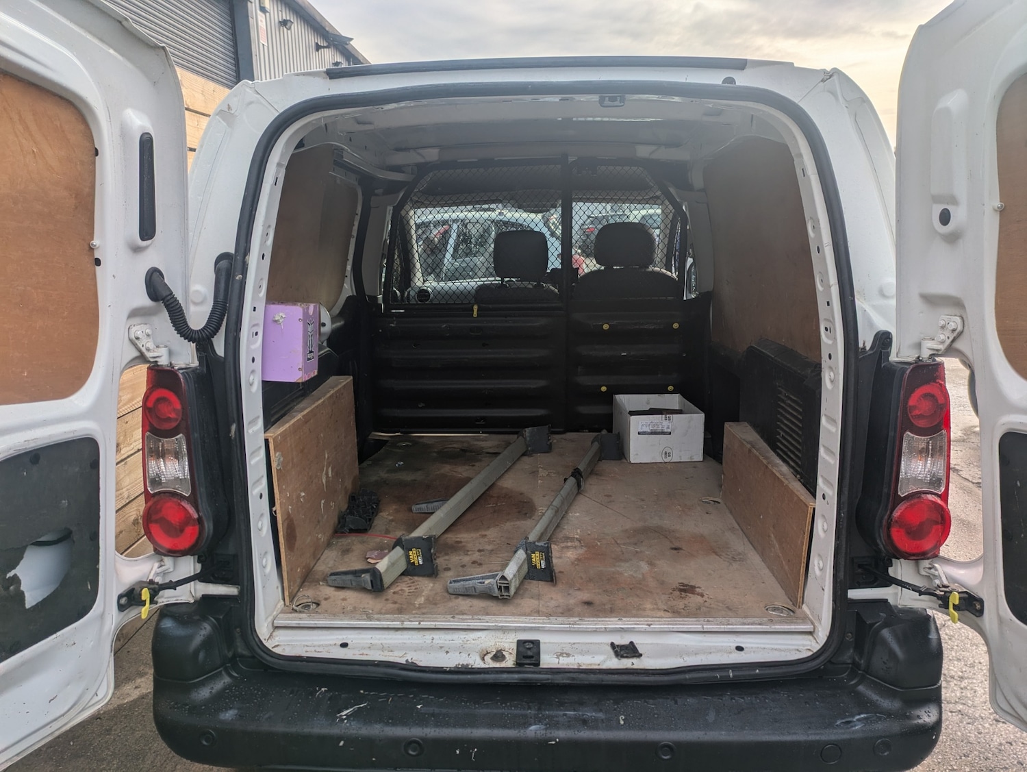 Used Peugeot Partner 2015 for sale - 76412541: Photo 12