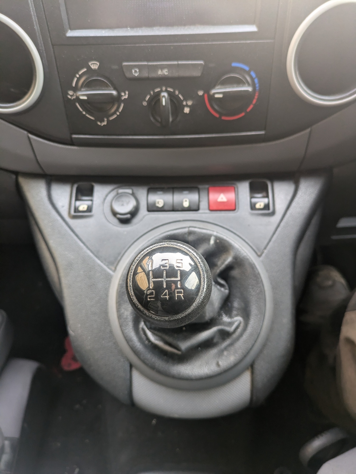 Used Peugeot Partner 2015 for sale - 76412541: Photo 15