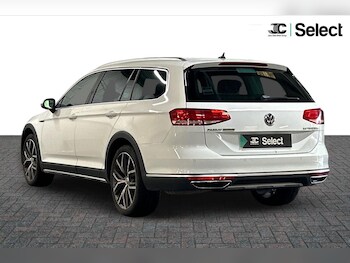 Used Volkswagen Passat 2016 for sale - 76109579: Photo