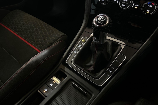 Used Volkswagen Golf 2019 for sale - 75609301: Photo 19