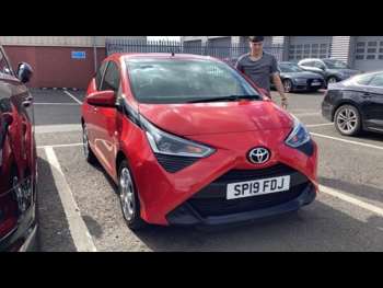 2019 (19) - 1.0 VVT-i x-play Euro 6 5dr