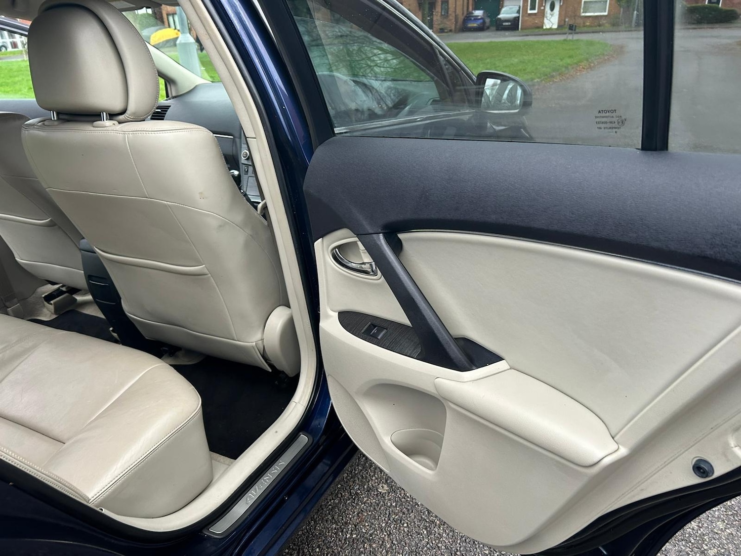 Used Toyota Avensis 2009 for sale - 77056629: Photo 9