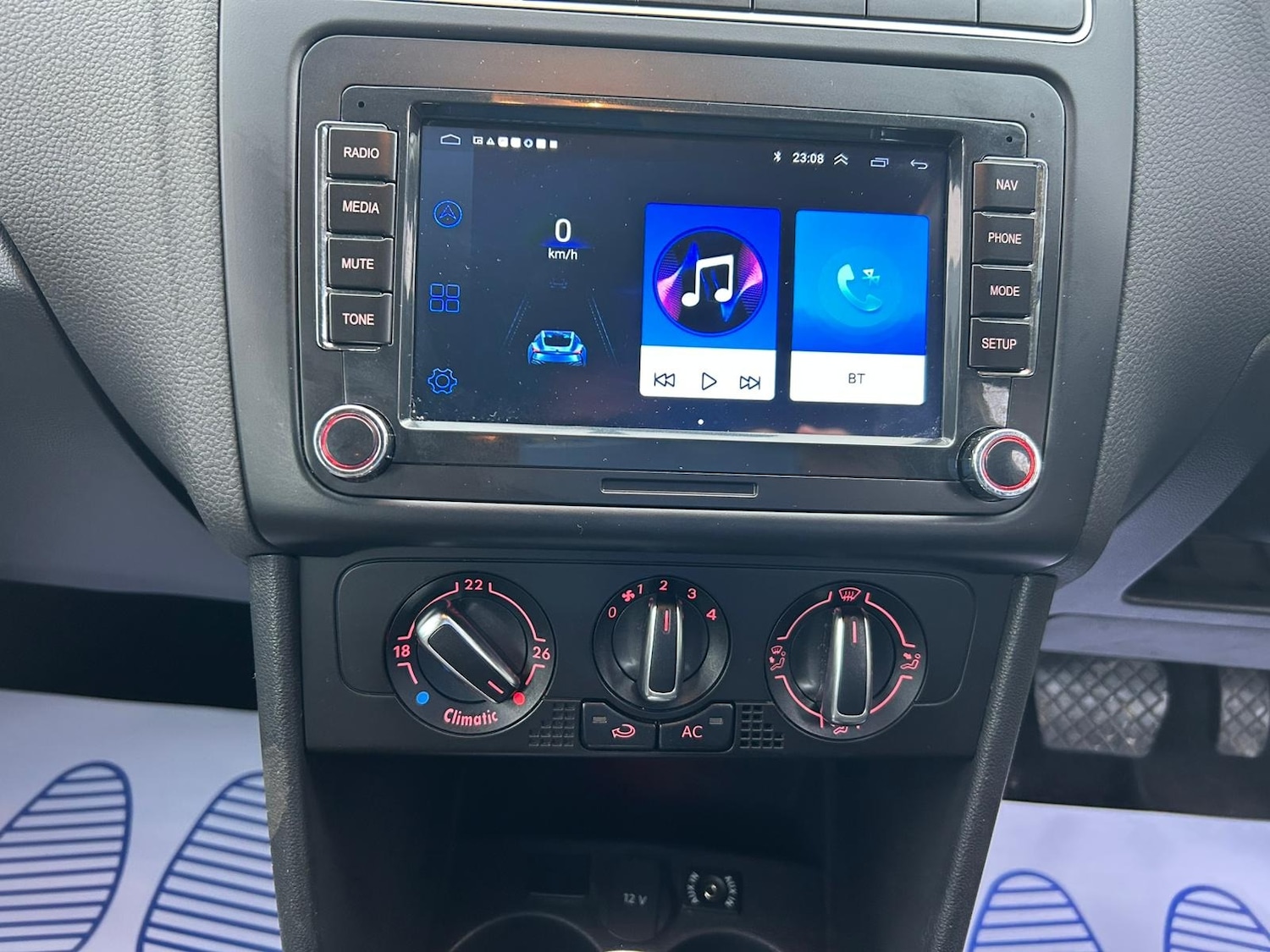 Used Volkswagen Polo 2010 for sale - 77198580: Photo 11