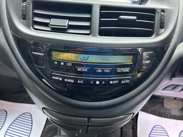 Used Toyota Estima 2017 for sale - 76268632: Photo 11