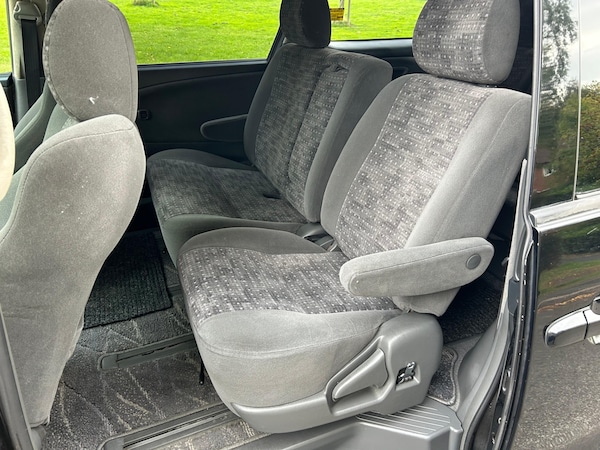 Used Toyota Estima 2017 for sale - 76268632: Photo 6