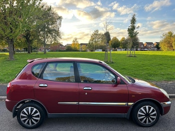 Daihatsu - Sirion