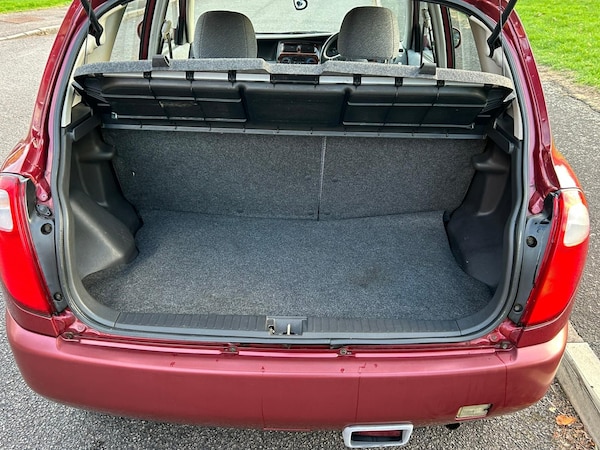 Used Daihatsu Sirion 2000 for sale - 76211072: Photo 20