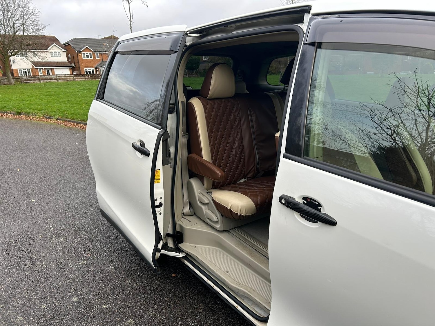 Used Toyota Estima 2020 for sale - 76741503: Photo 18
