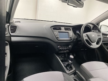 Used Hyundai i20 2018 for sale - 78880006: Photo