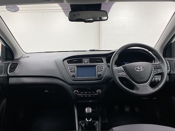 Used Hyundai i20 2018 for sale - 78880006: Photo