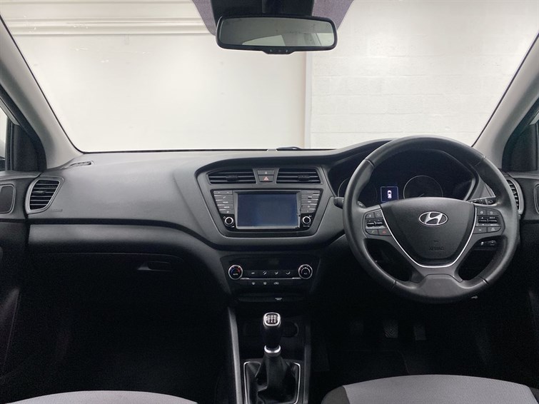 Used Hyundai i20 2017 for sale - 77359877: Photo 4