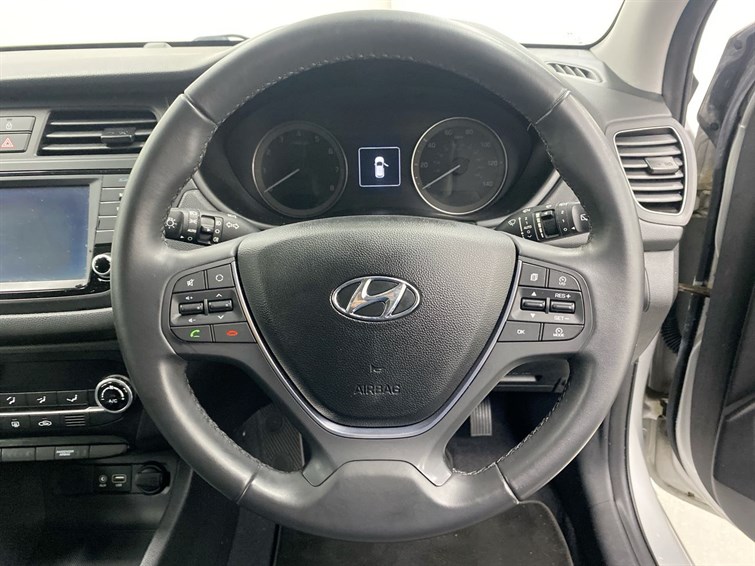 Used Hyundai i20 2017 for sale - 77359877: Photo 44