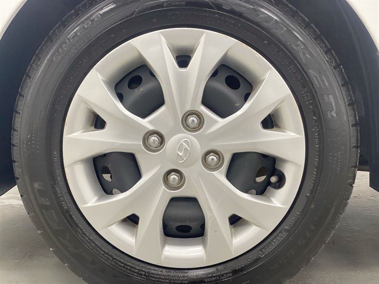 Used Hyundai i10 2015 for sale - 77210623: Photo 9