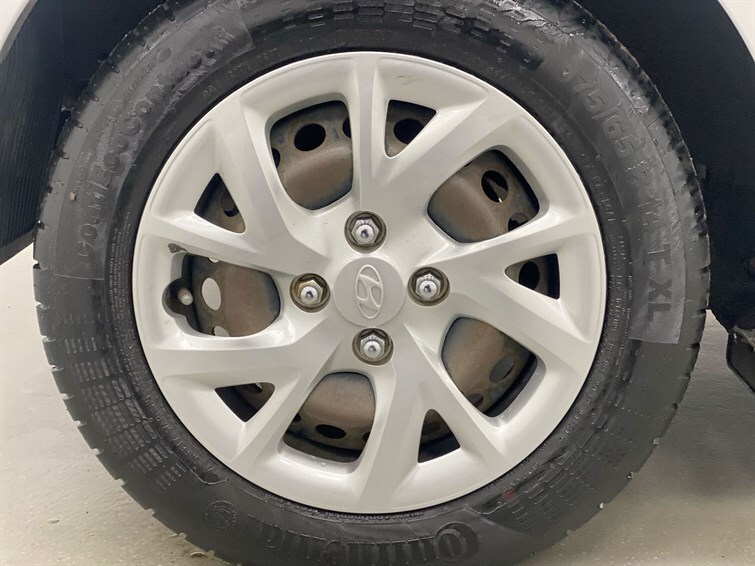 Used Hyundai i10 2018 for sale - 78081360: Photo 17