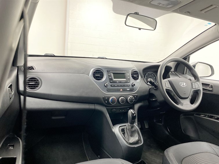 Used Hyundai i10 2018 for sale - 78081360: Photo 2