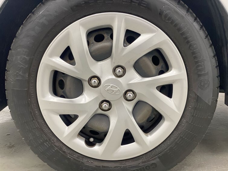 Used Hyundai i10 2018 for sale - 78081360: Photo 9