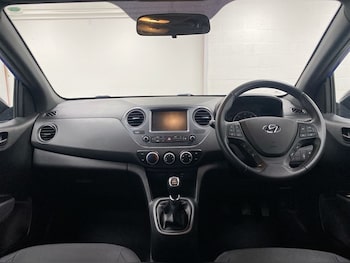 Used Hyundai i10 2018 for sale - 77292787: Photo