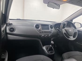 Used Hyundai i10 2019 for sale - 79768270: Photo