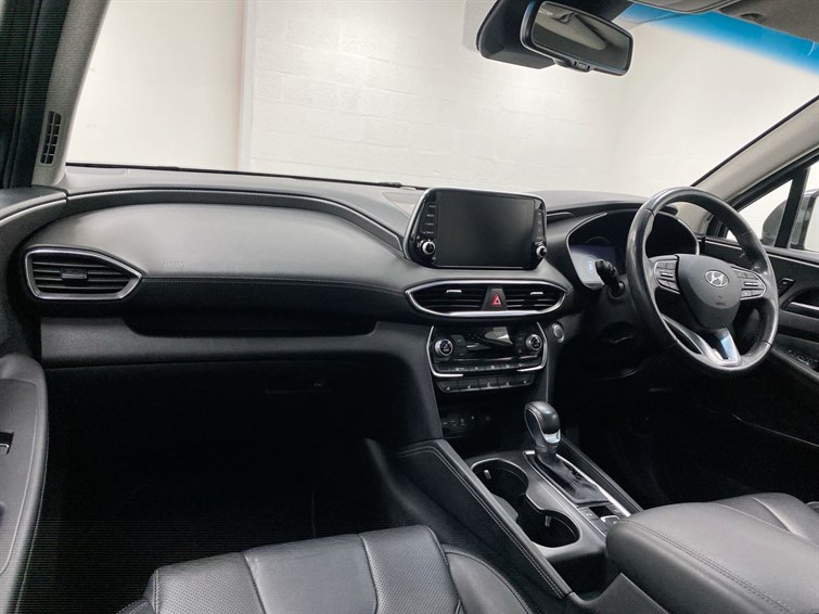 Used Hyundai Santa Fe 2018 for sale - 78081368: Photo 2