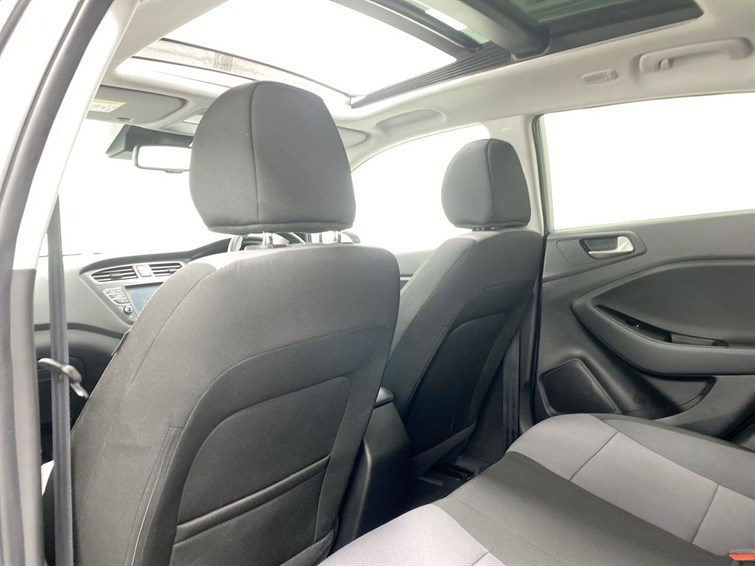 Used Hyundai i20 2018 for sale - 77280529: Photo 60