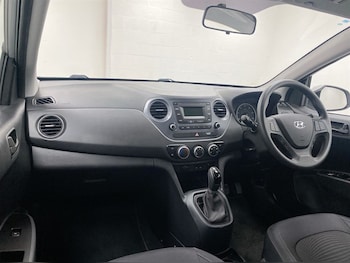 Used Hyundai i10 2018 for sale - 79238001: Photo