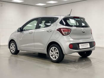 Used Hyundai i10 2018 for sale - 79238001: Photo