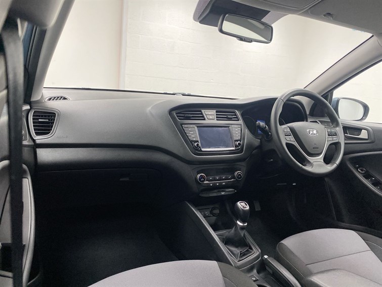 Used Hyundai i20 2017 for sale - 77346264: Photo 2