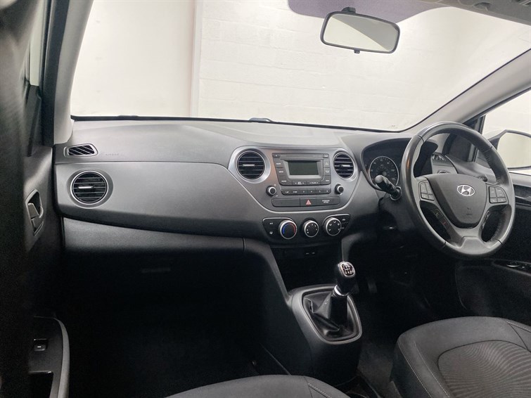 Used Hyundai i10 2019 for sale - 77346270: Photo 2