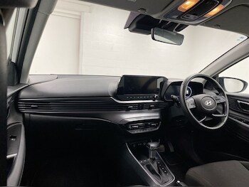 Used Hyundai i20 2024 for sale - 77210489: Photo