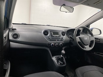 Used Hyundai i10 2017 for sale - 79203458: Photo