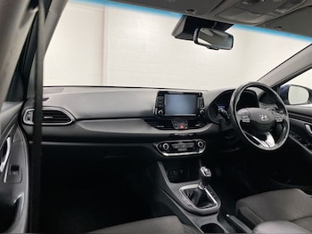 Used Hyundai i30 2018 for sale - 78277400: Photo