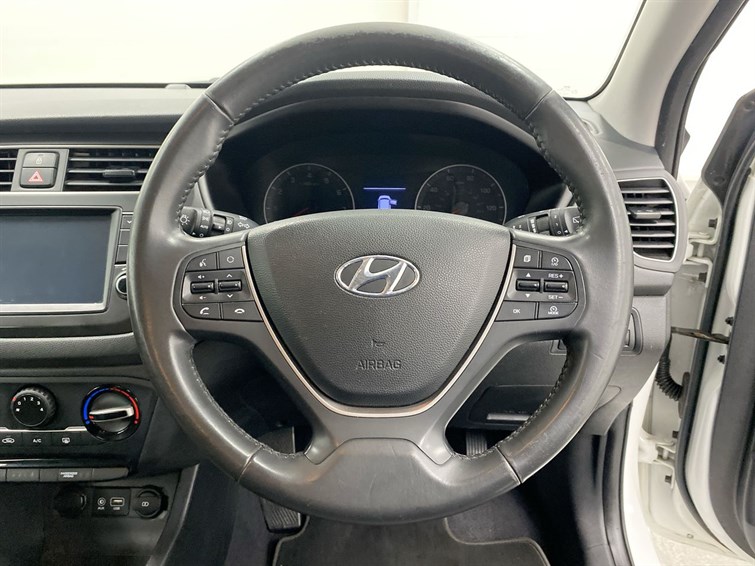 Used Hyundai i20 2020 for sale - 77210658: Photo 44