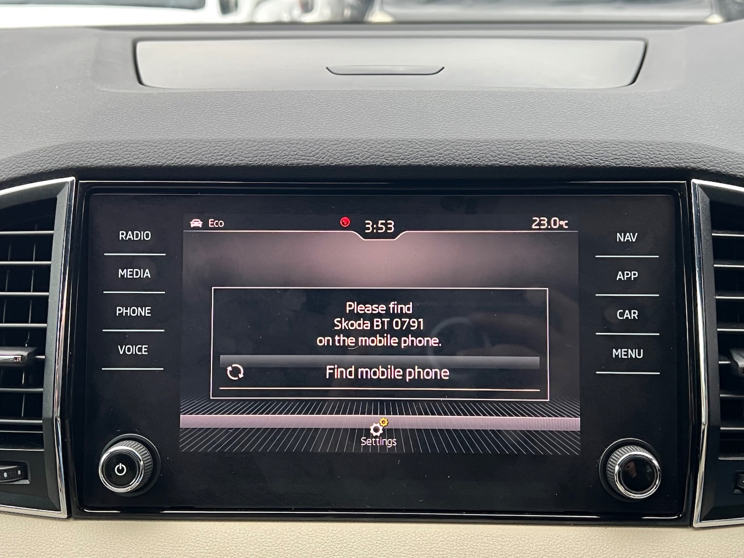 Used Skoda Karoq 2018 for sale - 76273793: Photo 32