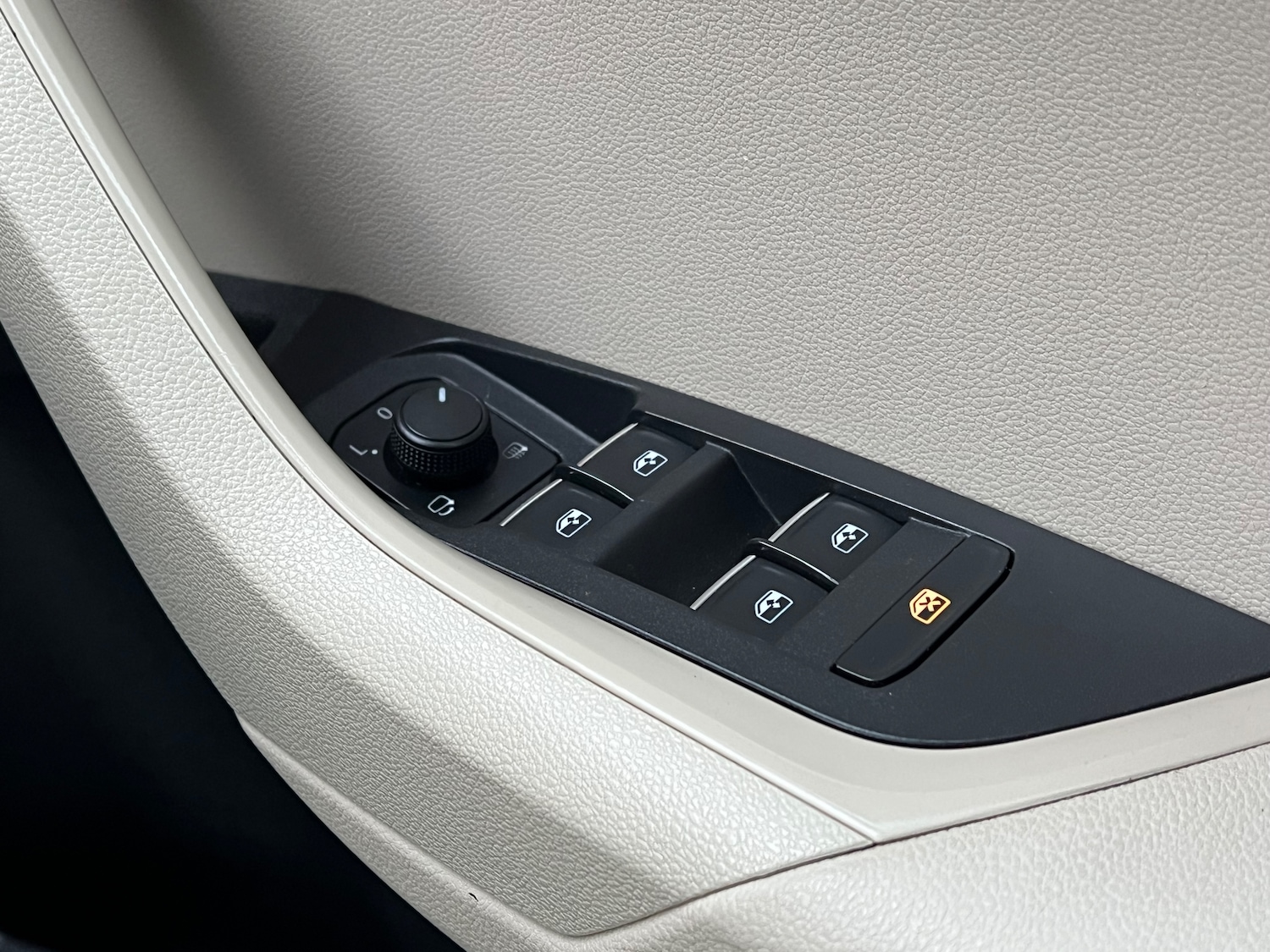 Used Skoda Karoq 2018 for sale - 76273793: Photo 35