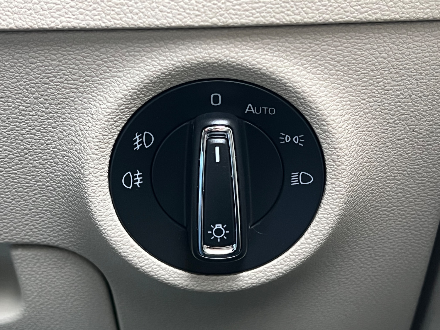 Used Skoda Karoq 2018 for sale - 76273793: Photo 36