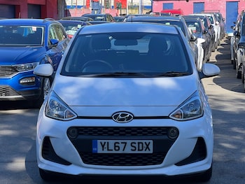Used Hyundai i10 2018 for sale - 76198102: Photo