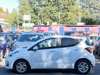 Used Hyundai i10 2018 for sale - 76198102: Photo