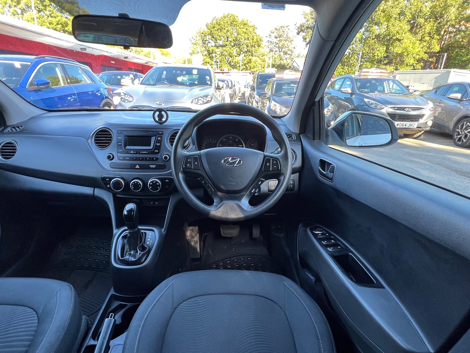 Used Hyundai i10 2018 for sale - 76892349: Photo 18