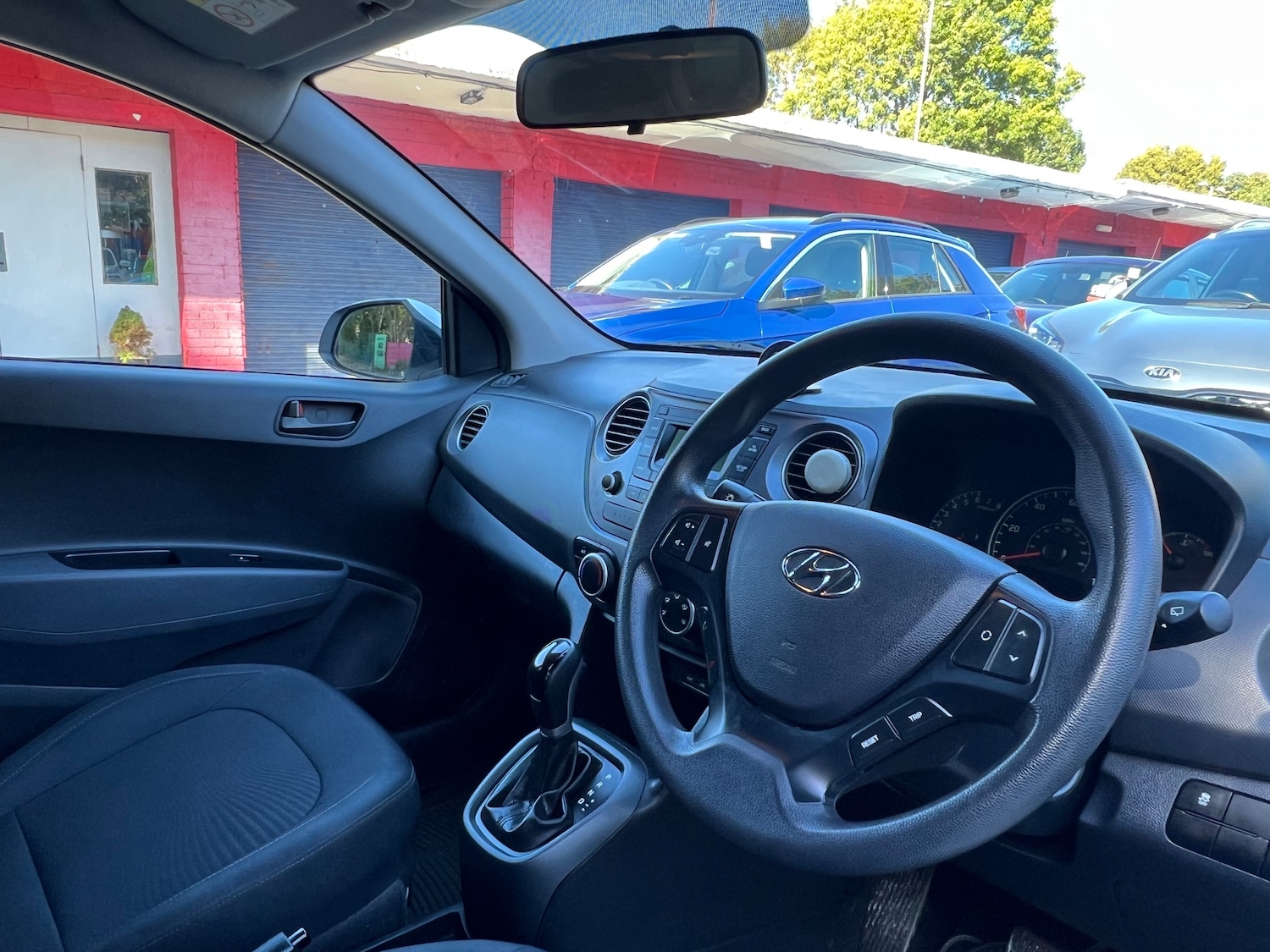 Used Hyundai i10 2018 for sale - 76892349: Photo 9