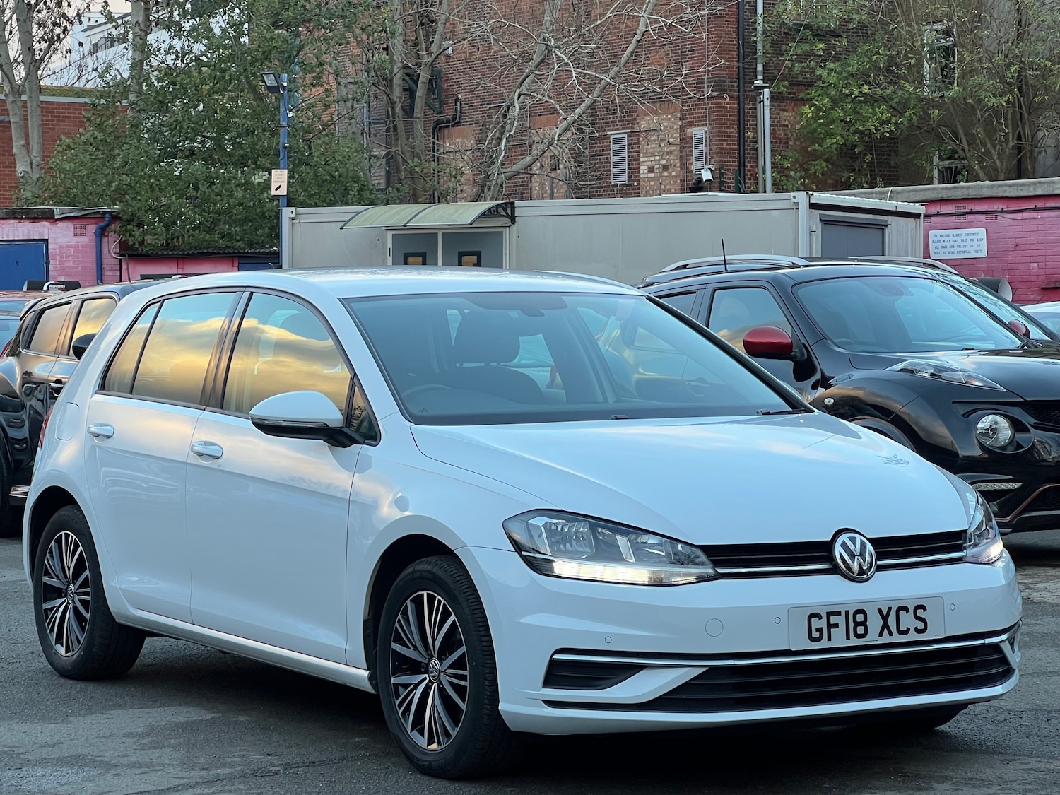 Used Volkswagen Golf 2018 for sale - 76711942: Photo 1