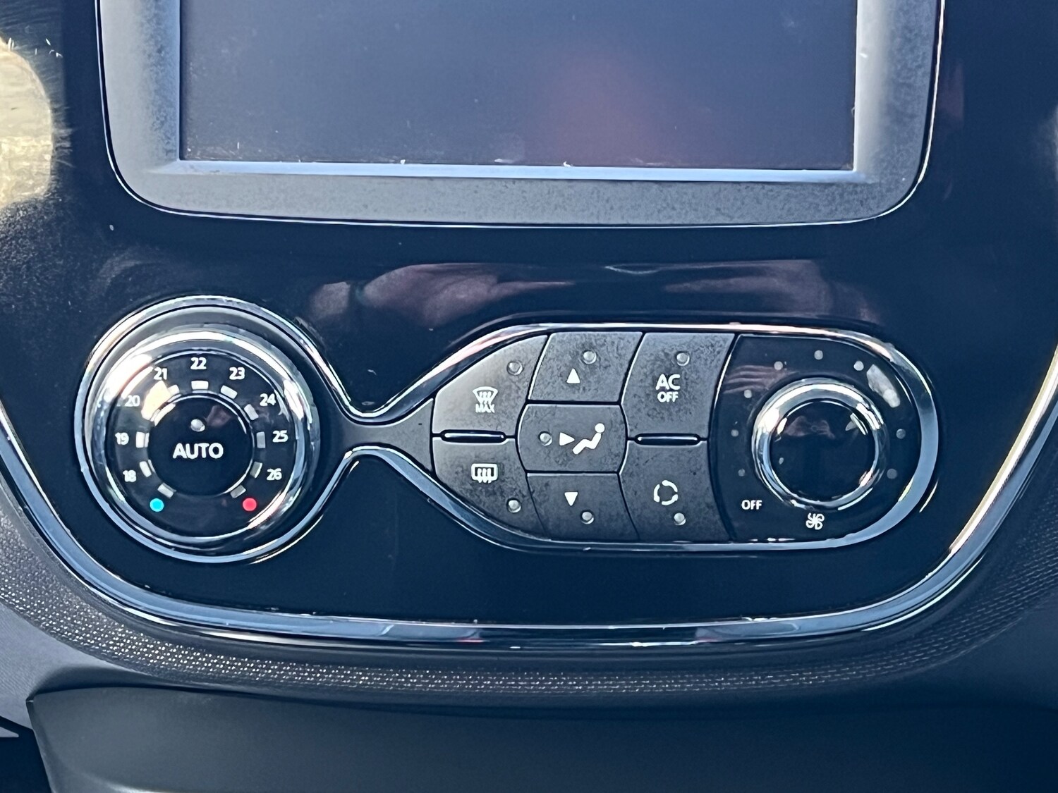 Used Renault Captur 2015 for sale - 77764225: Photo 25