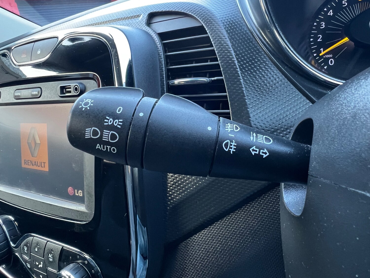 Used Renault Captur 2015 for sale - 77764225: Photo 36