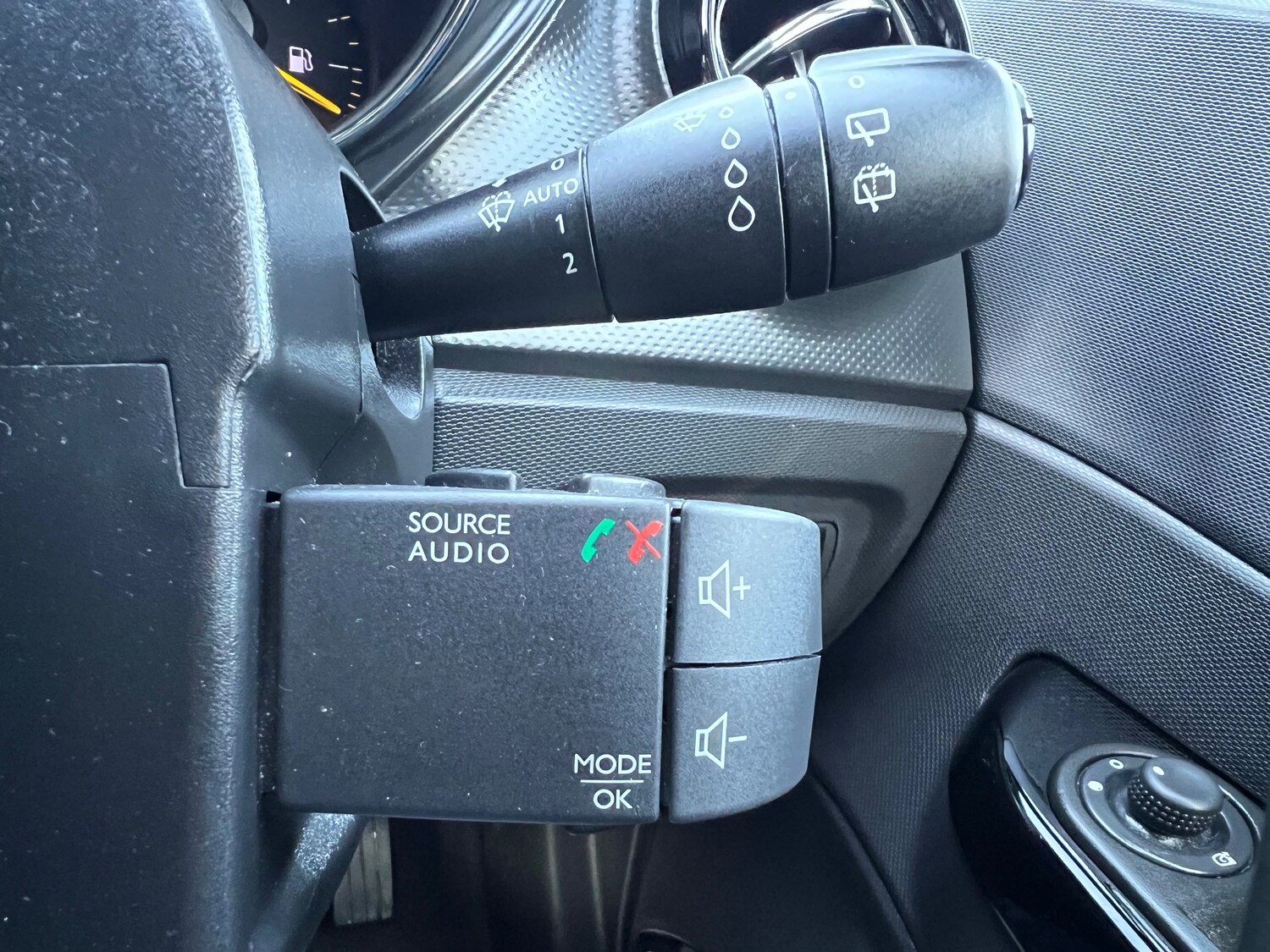 Used Renault Captur 2015 for sale - 77764225: Photo 37