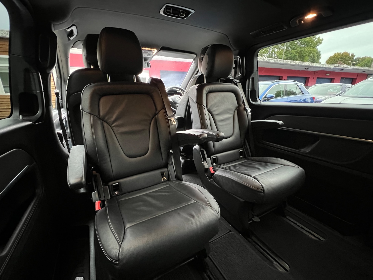 Used Mercedes-Benz V-Class 2018 for sale - 76386866: Photo 11